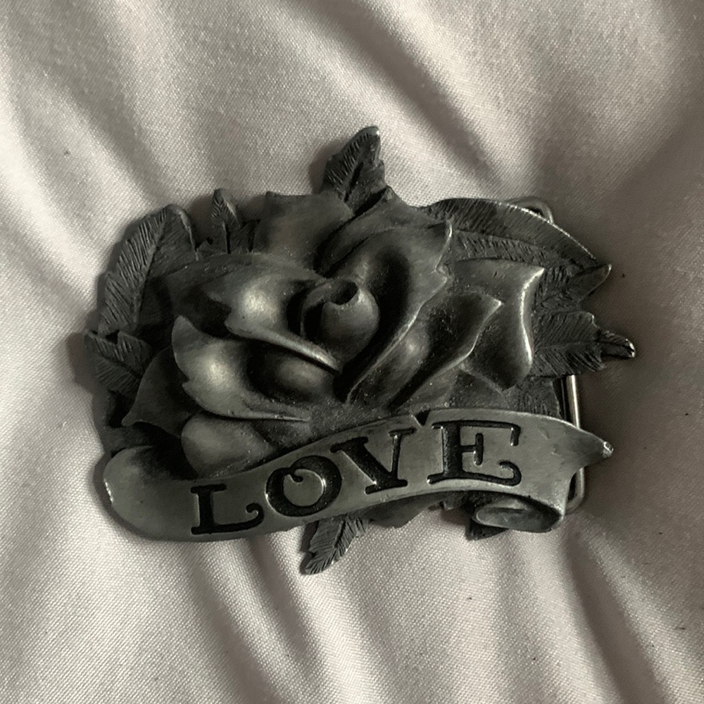 Metal Belt buckle, tattoo style rose:love script